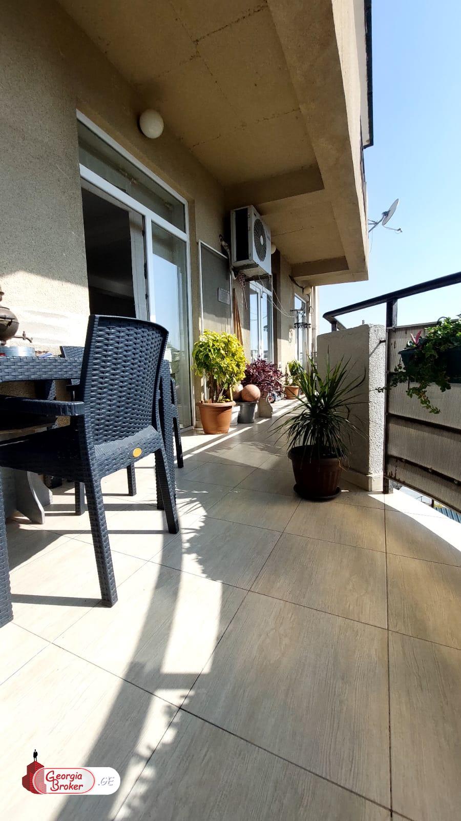 продается квартира с новым ремонтом 4-комнаты